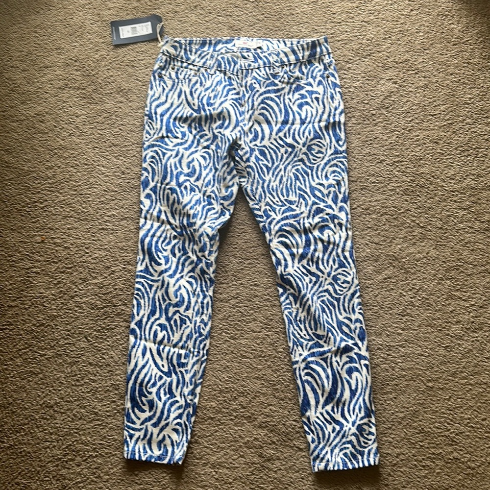 Moving sale!! Make an offer. Vineyard Vines zebra crop pant.  Size 10